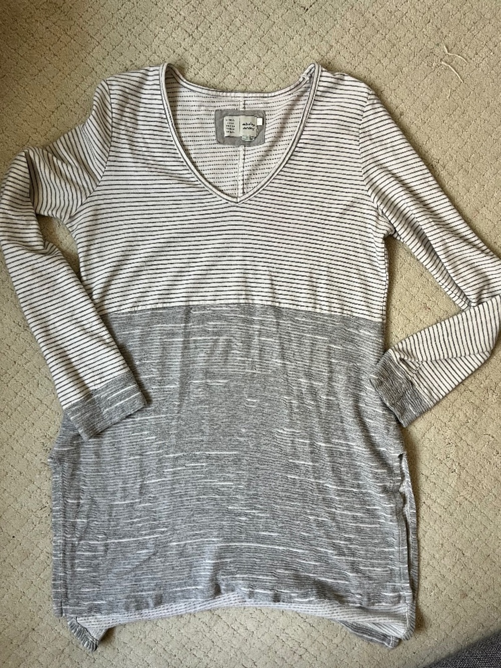 Saturday/Sunday Anthropologie Striped Tunic Top Grey White V-Neck Long Sleeve M